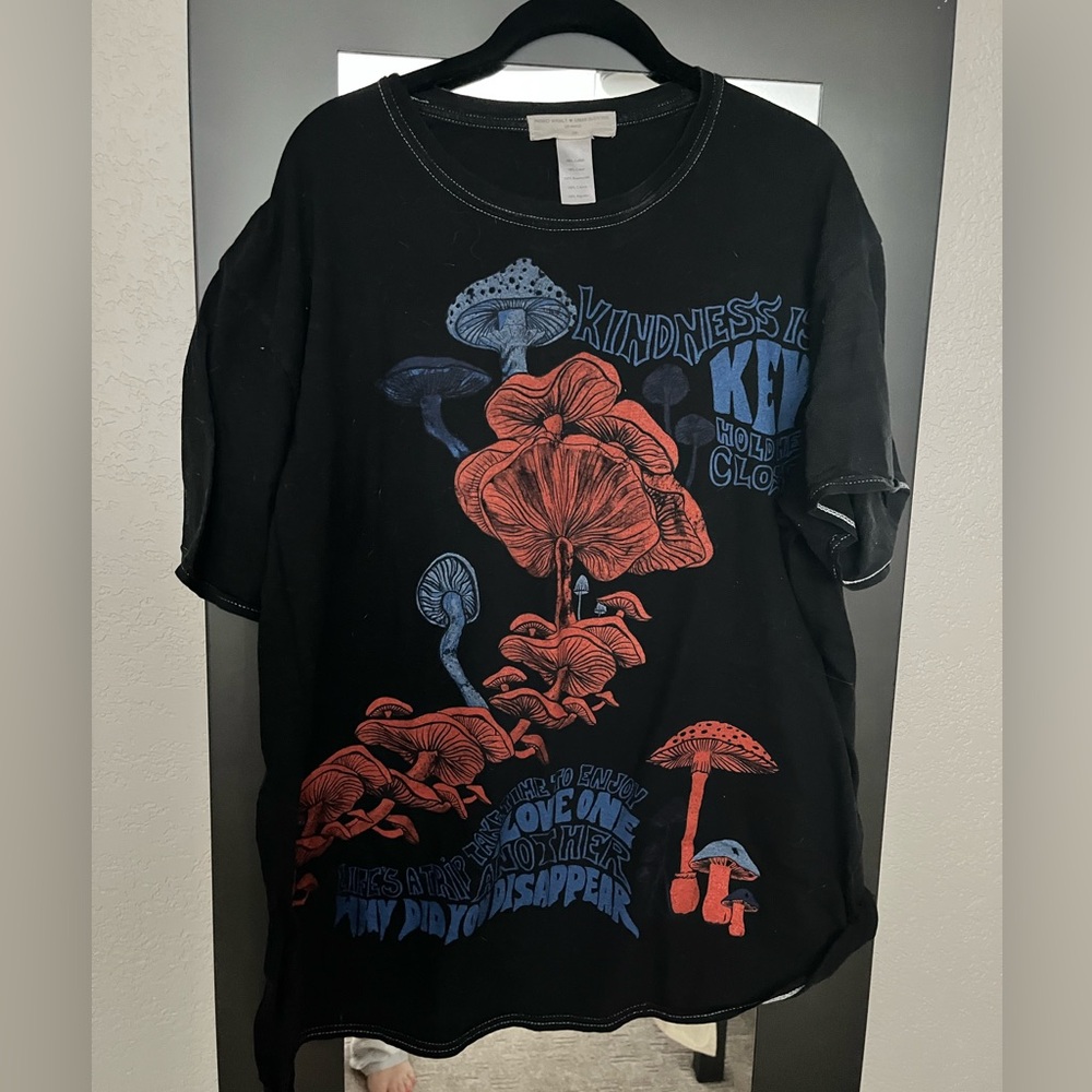 Oversized Tee with Mushroom 🍄